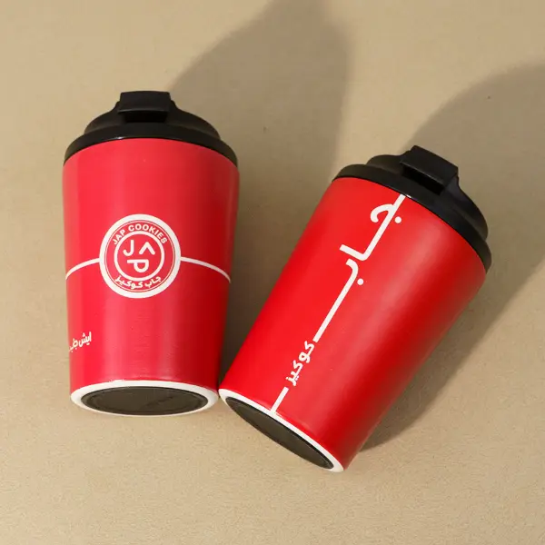 Copo interno cerâmico para vácuo com logo personalizado e acabamento vermelho fosco