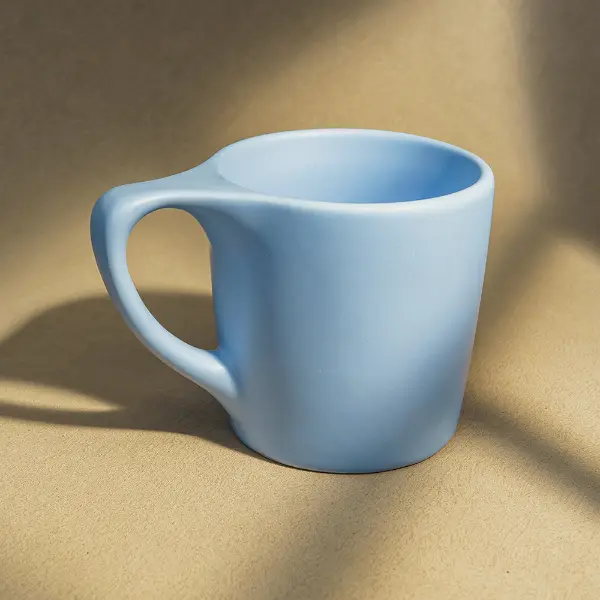 Xícara de café cerâmica de borda plana personalizada, com esmalte liso e alça ergonômica