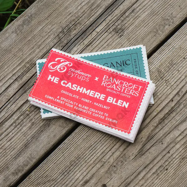 Adesivos de papel personalizados empilhados para marcação de café e embalagens de varejo