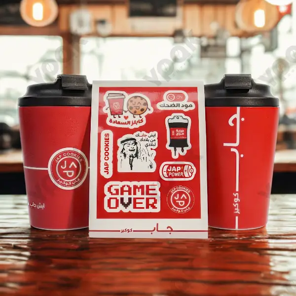 Copo de vácuo personalizado com logo para marcas de café, Apresentação geral na mesa do café
