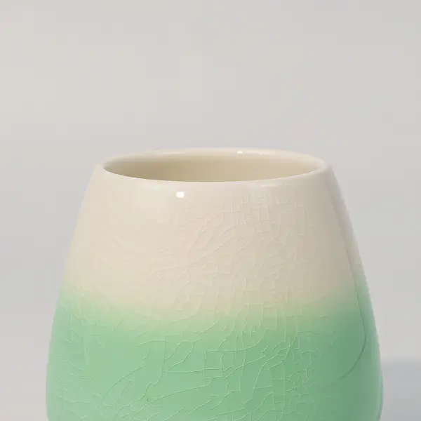 Concha cerâmica de design e impressão com superfície de esmalte verde degradado