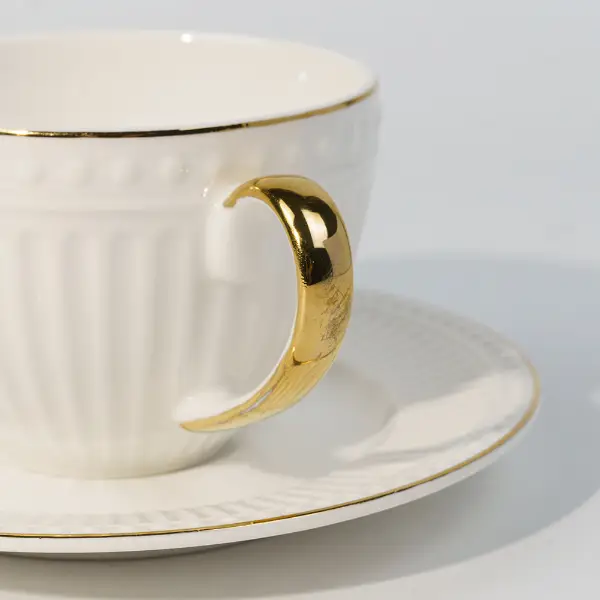 Textura canelada em relevo em caneca cerâmica personalizada