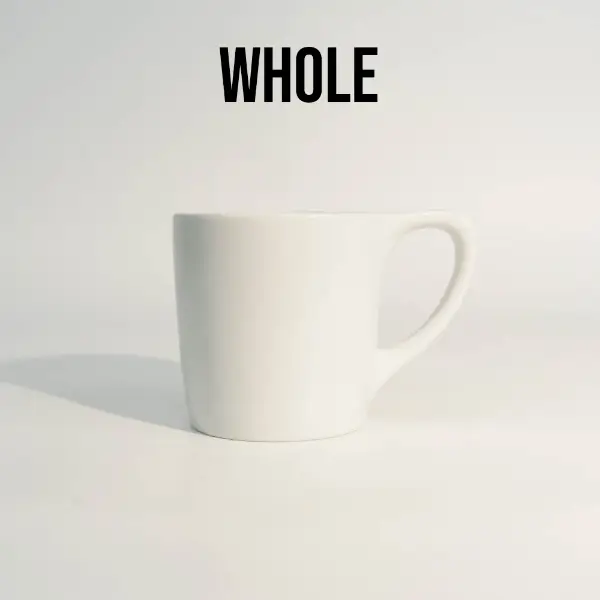 Vista interna de caneca de café cerâmica de boca plana mostrando o interior liso e vidrado