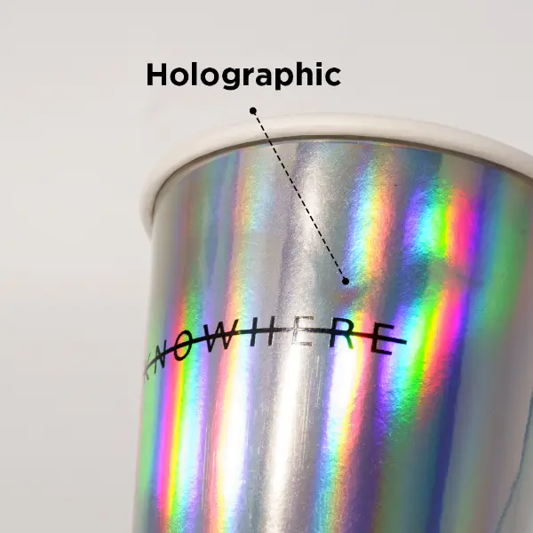 Boca da xícara de copo holográfico de papel com borda enrolada