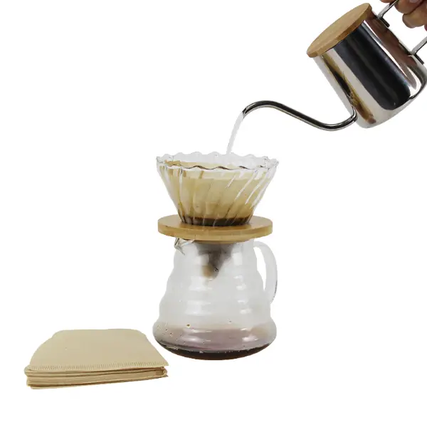 Papel filtro de café V60 durante o processo de infusão por depressão