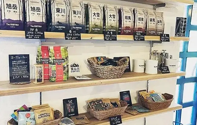 Sacos de café compostáveis com fundo plano