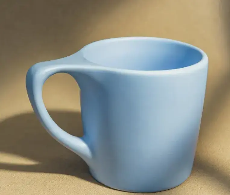 Design de copos cerâmicos para café