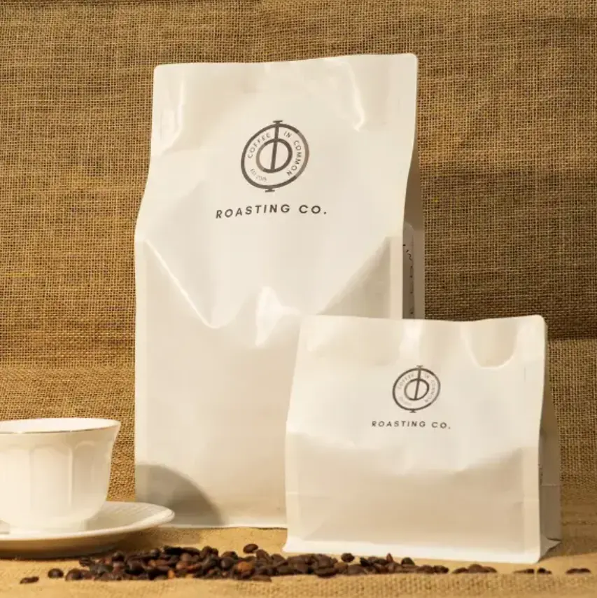 Saquinhos de café com fundo plano e zíper